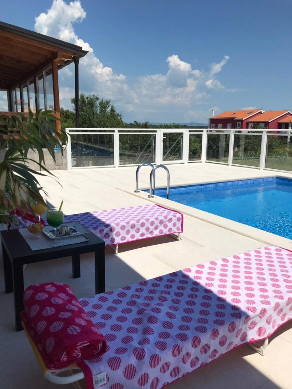 Hotel Livadic & Restaurant Лижнян Экстерьер фото