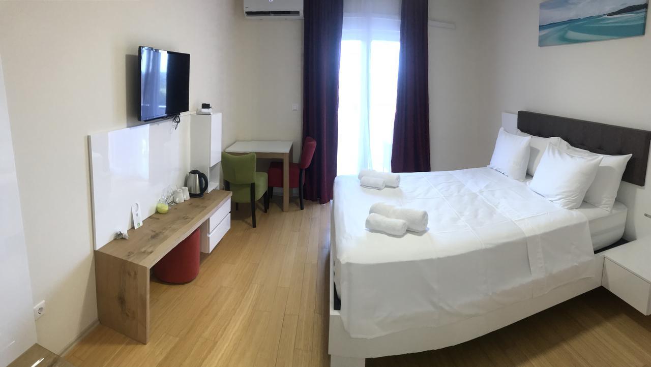 Hotel Livadic & Restaurant Лижнян Экстерьер фото